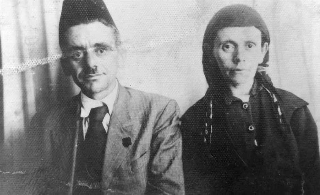 Mehmet Izeti me bashkëshorten, Dizen
