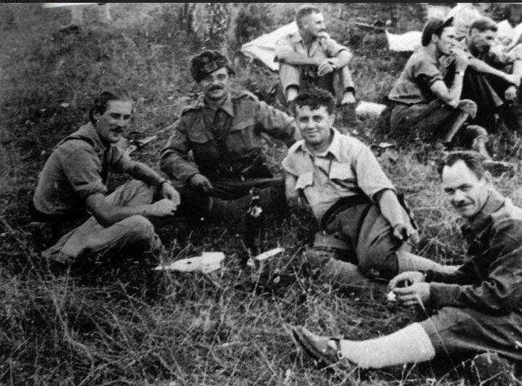 Billy McLean së bashku me Enver Hoxhën, Xhelal Straveckën dhe Dali Ndreun